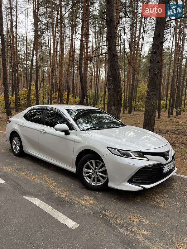 Седан Toyota Camry 2018 в Валках