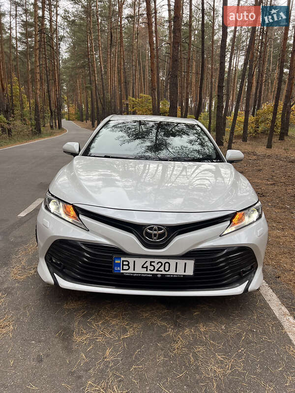 Седан Toyota Camry 2018 в Валках
