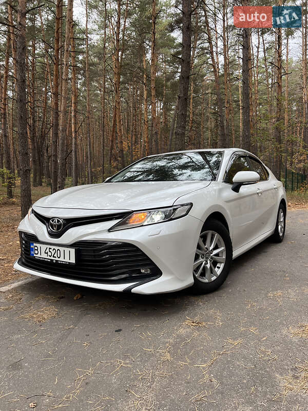 Седан Toyota Camry 2018 в Валках