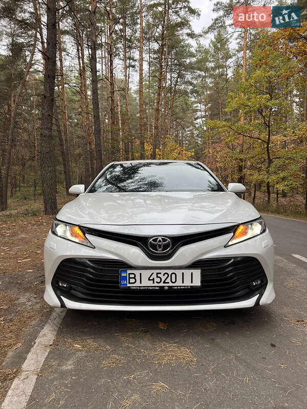 Седан Toyota Camry 2018 в Валках