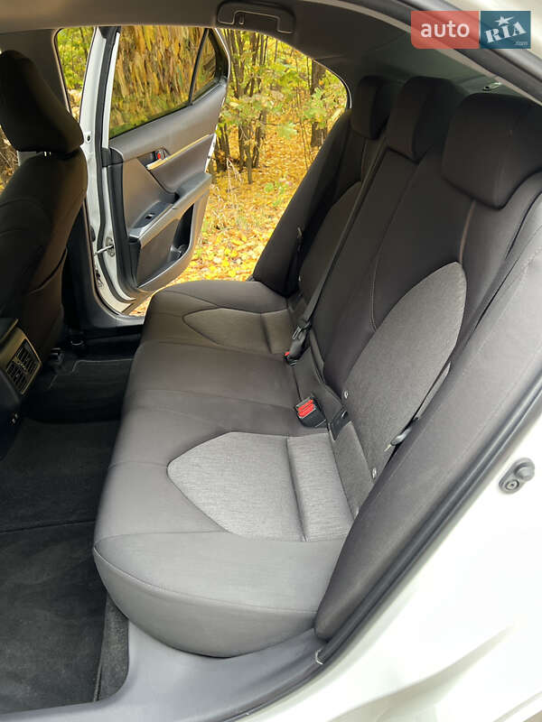 Седан Toyota Camry 2018 в Валках