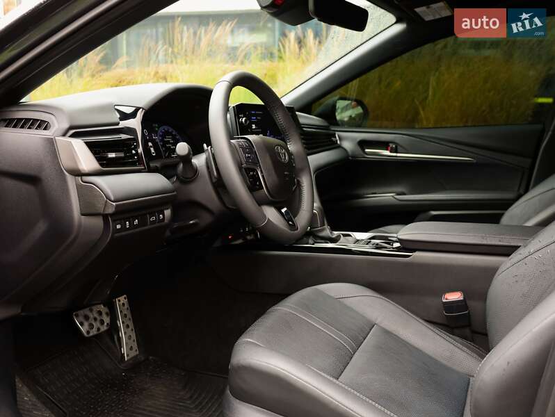 Седан Toyota Camry 2024 в Києві