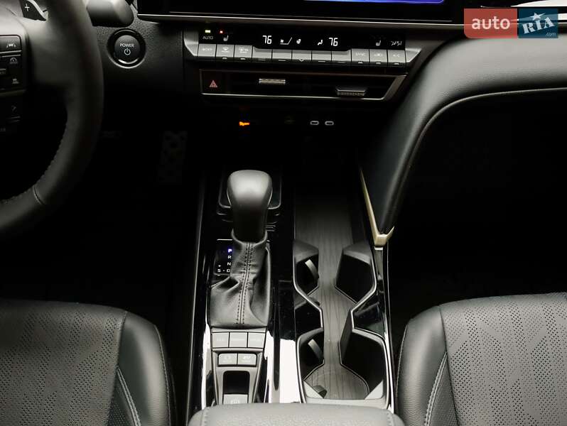 Седан Toyota Camry 2024 в Києві