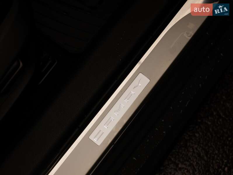 Седан Toyota Camry 2024 в Києві