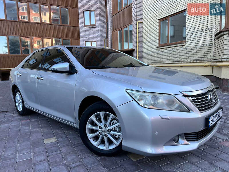 Седан Toyota Camry 2011 в Тернополе