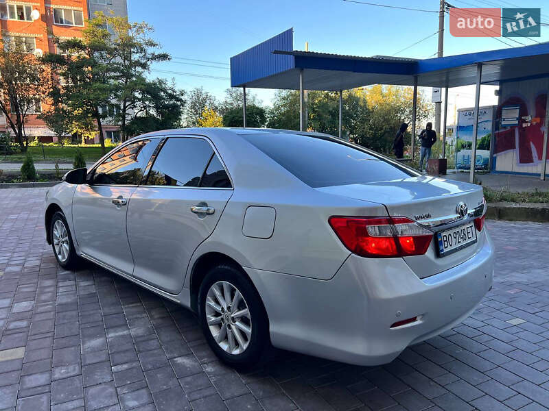 Седан Toyota Camry 2011 в Тернополе