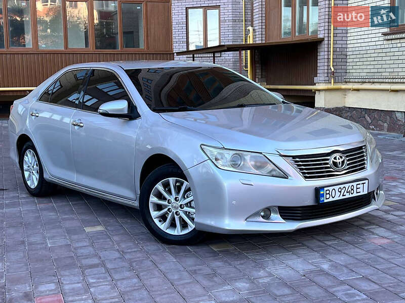 Седан Toyota Camry 2011 в Тернополе
