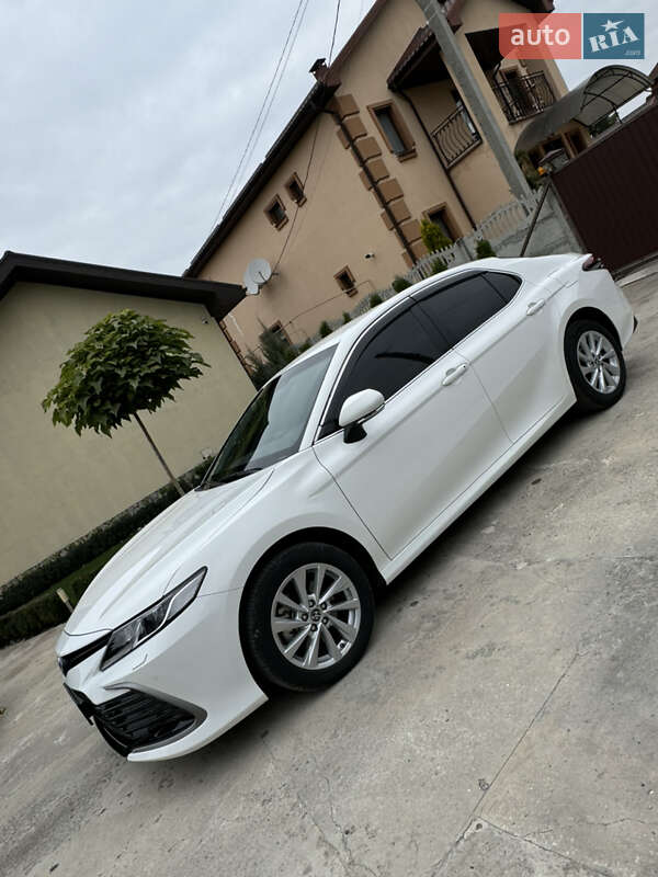 Седан Toyota Camry 2023 в Днепре