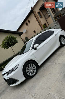 Седан Toyota Camry 2023 в 