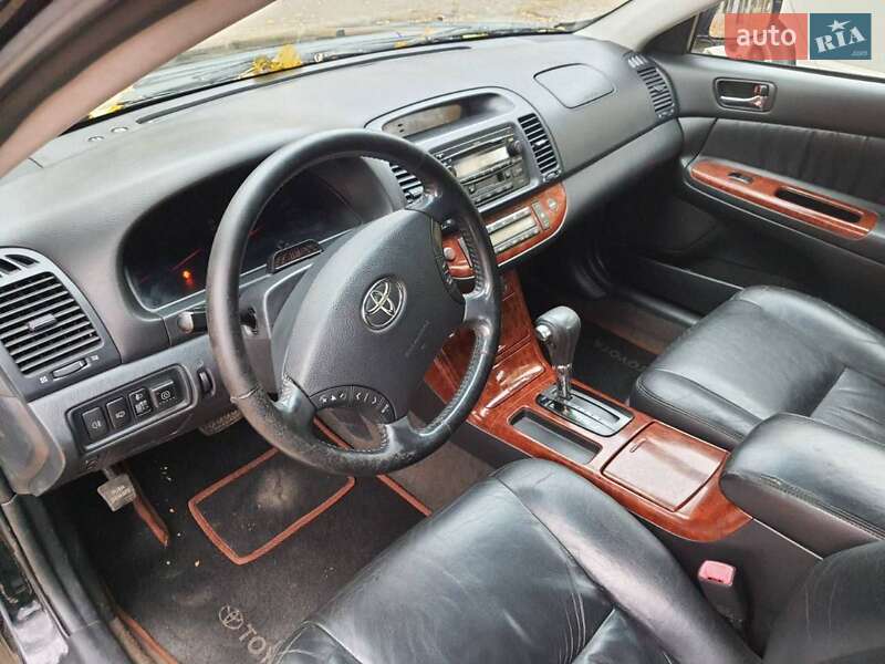 Седан Toyota Camry 2005 в Дніпрі