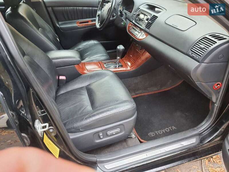 Седан Toyota Camry 2005 в Дніпрі