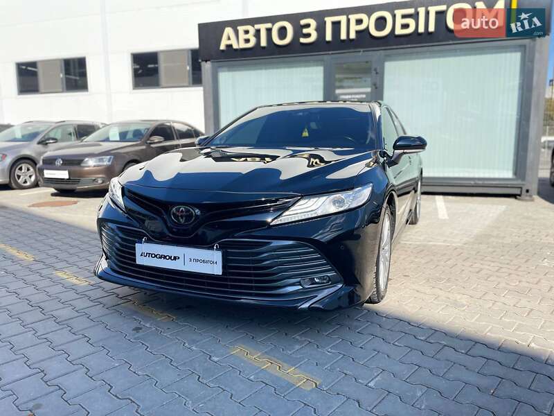 Toyota Camry 2019