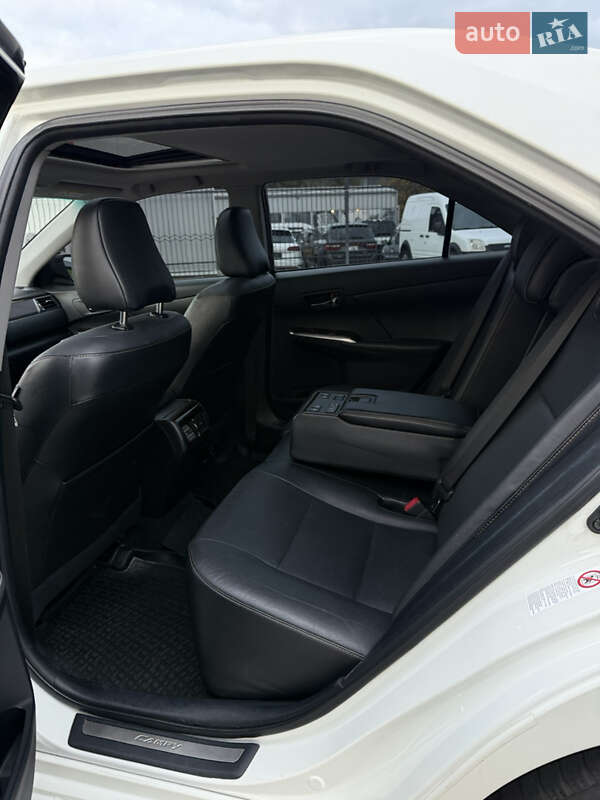 Седан Toyota Camry 2015 в Києві