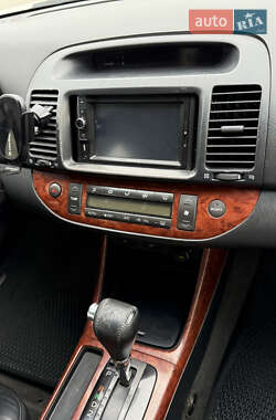 Седан Toyota Camry 2004 в  фото 27 Седан Toyota Camry 2004 в