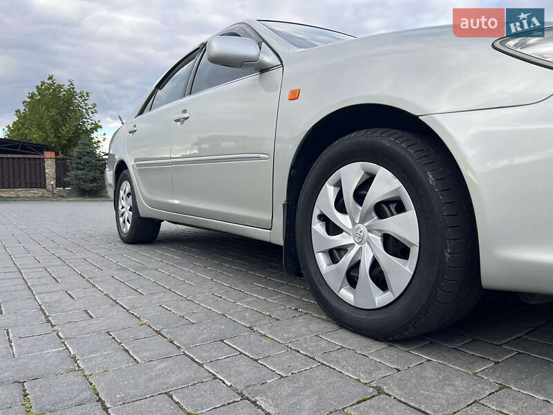 Седан Toyota Camry 2003 в Ровно