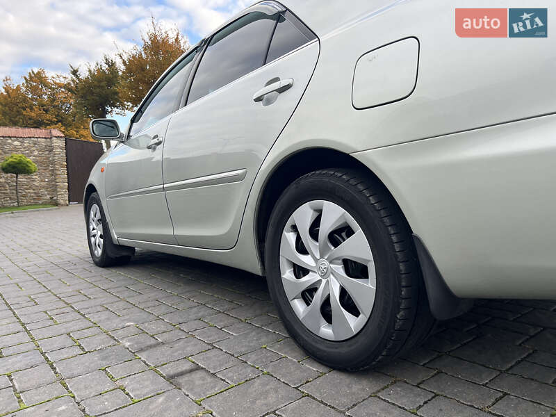 Седан Toyota Camry 2003 в Ровно