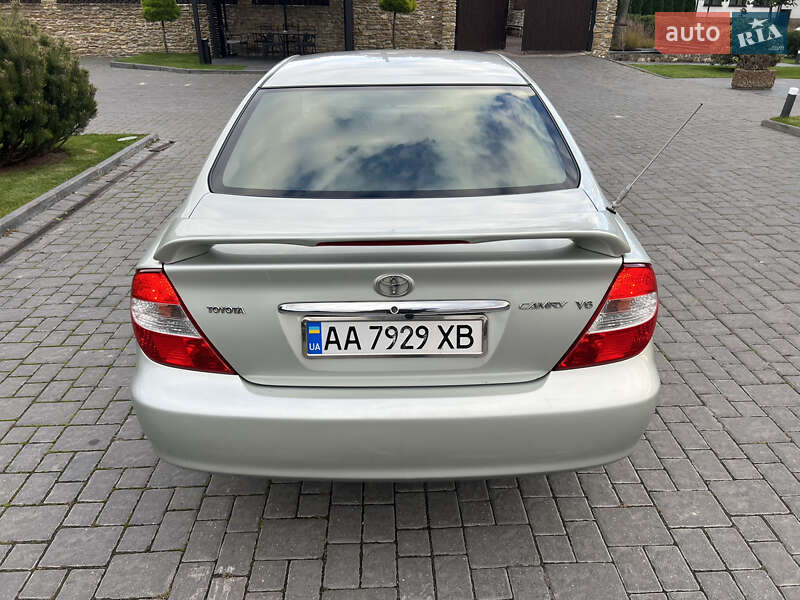 Седан Toyota Camry 2003 в Ровно