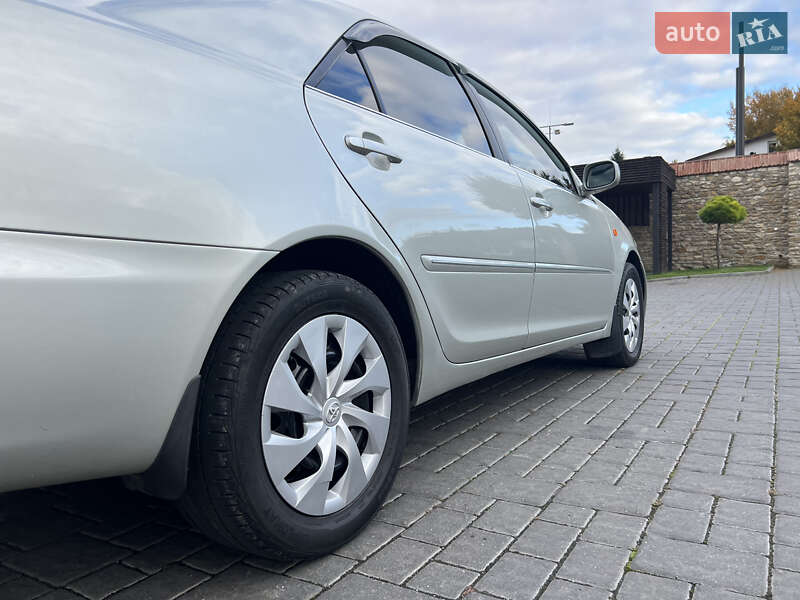 Седан Toyota Camry 2003 в Ровно