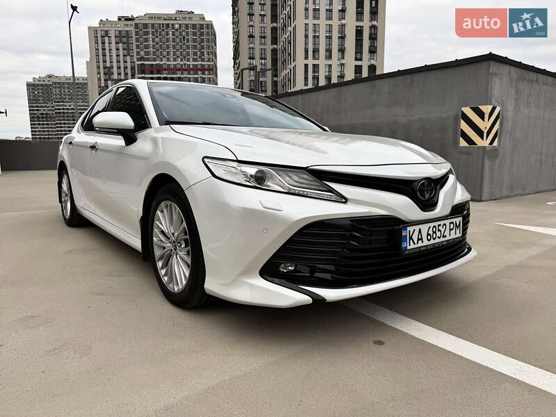 Седан Toyota Camry 2018 в Києві