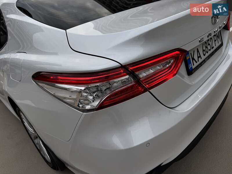 Седан Toyota Camry 2018 в Києві