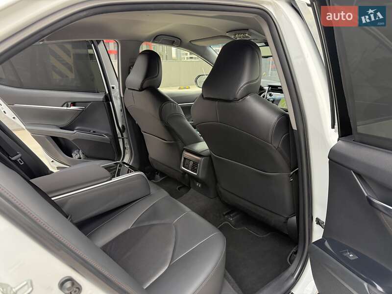 Седан Toyota Camry 2018 в Києві