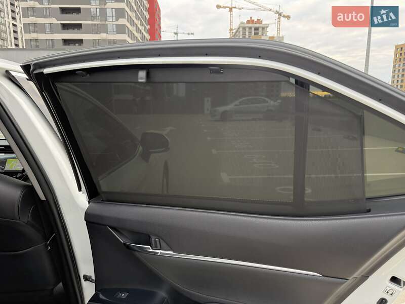 Седан Toyota Camry 2018 в Києві