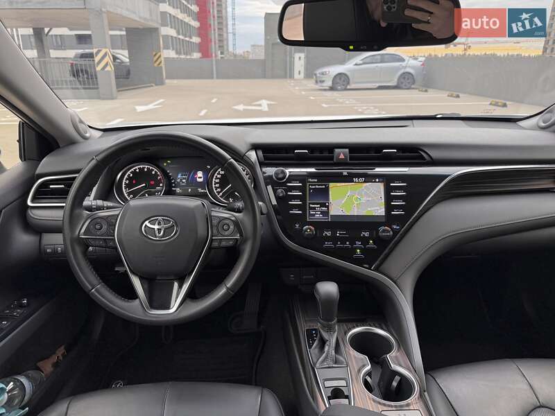 Седан Toyota Camry 2018 в Києві