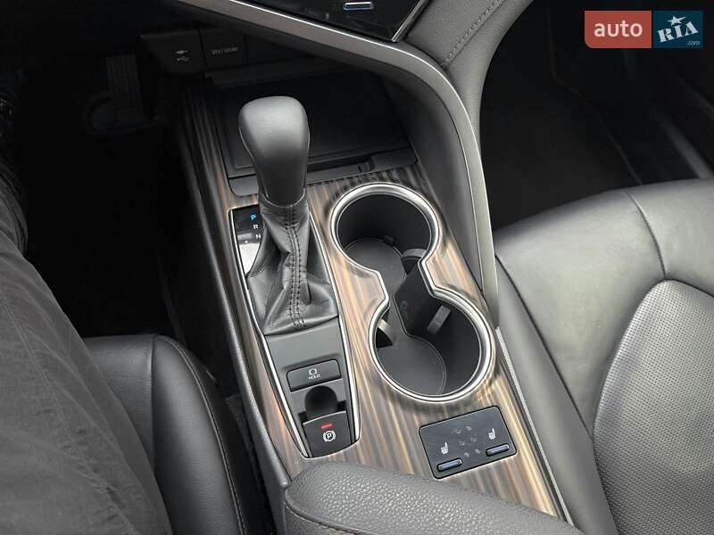 Седан Toyota Camry 2018 в Києві