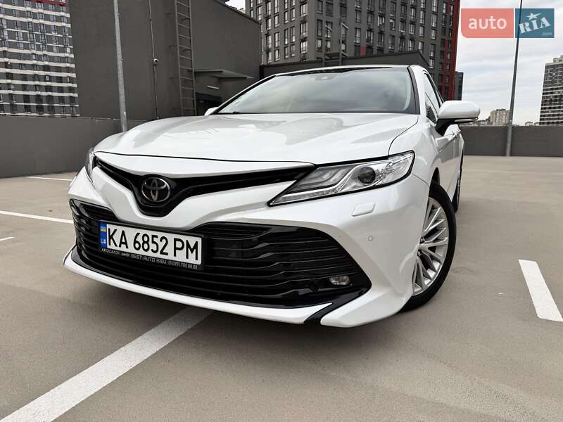 Седан Toyota Camry 2018 в Києві