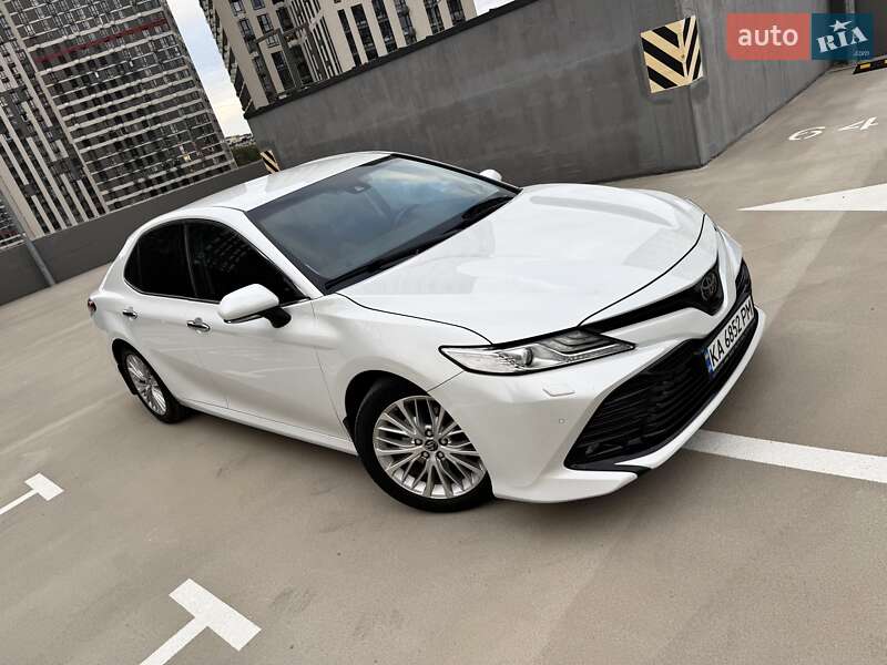 Седан Toyota Camry 2018 в Києві