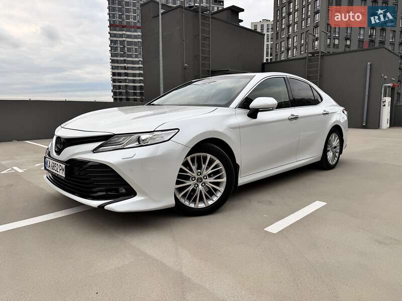 Седан Toyota Camry 2018 в Києві