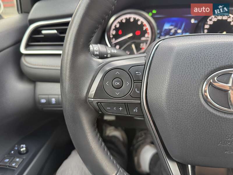 Седан Toyota Camry 2018 в Києві