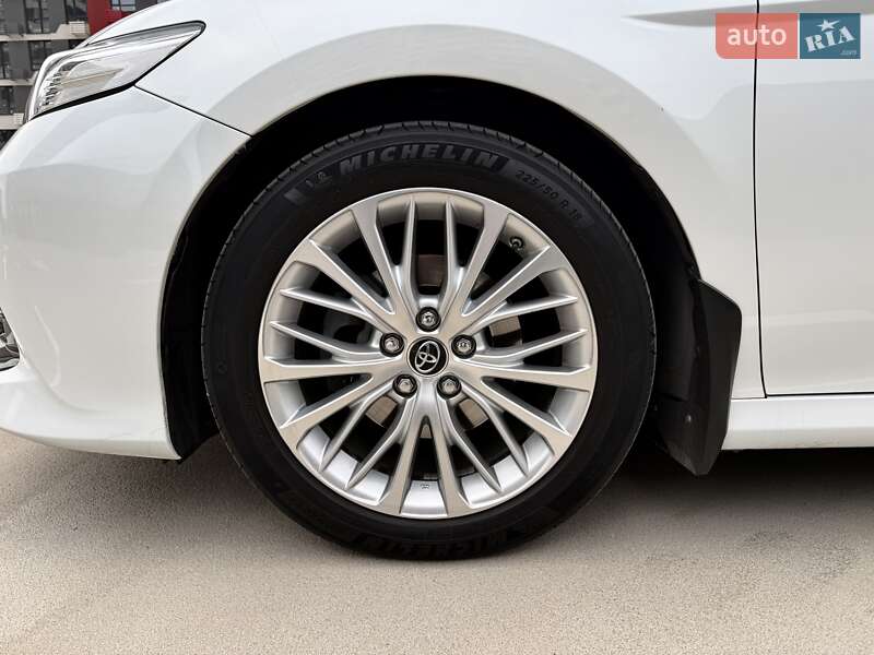 Седан Toyota Camry 2018 в Києві