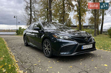 Седан Toyota Camry 2021 в Киеве
