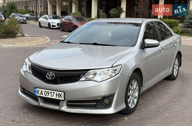 Седан Toyota Camry 2014 в Киеве