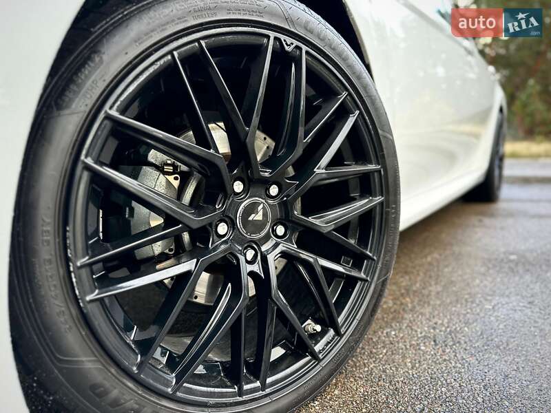 Седан Toyota Camry 2021 в Киеве
