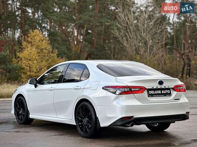 Седан Toyota Camry 2021 в Киеве