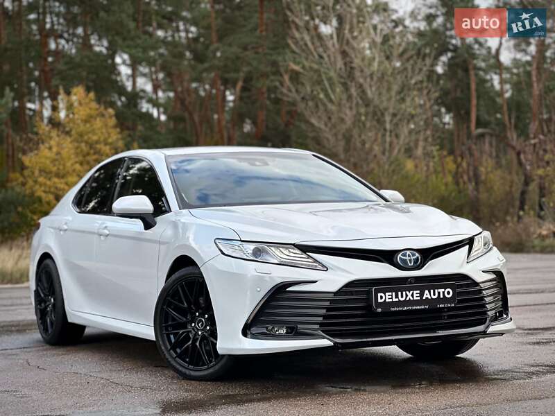 Седан Toyota Camry 2021 в Киеве