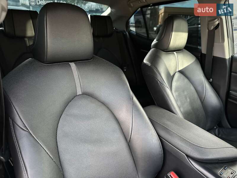 Седан Toyota Camry 2021 в Киеве
