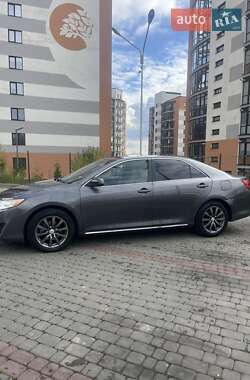 Седан Toyota Camry 2014 в Ивано-Франковске