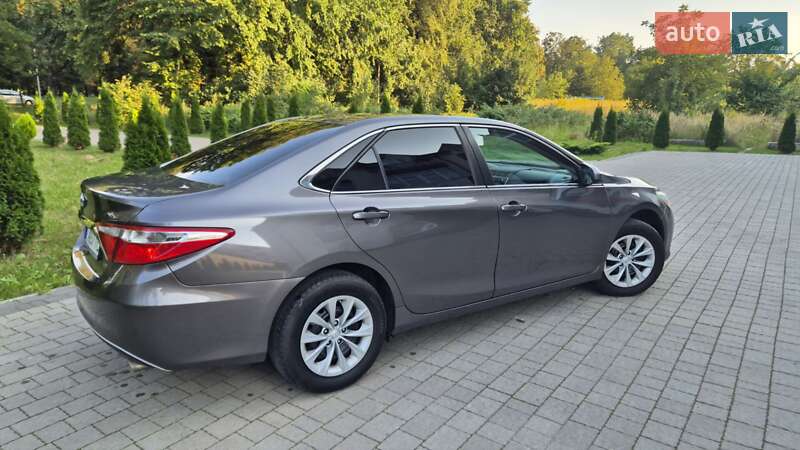 Седан Toyota Camry 2016 в Львові