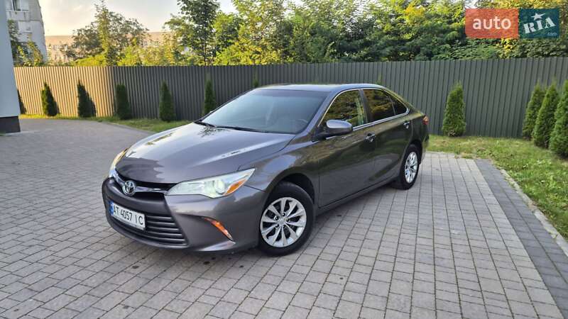 Седан Toyota Camry 2016 в Львові