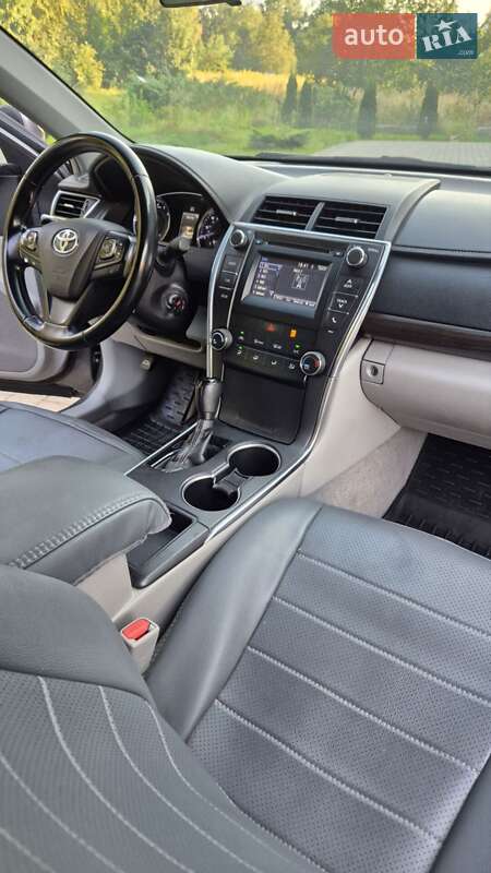 Седан Toyota Camry 2016 в Львові