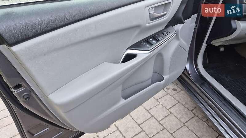 Седан Toyota Camry 2016 в Львові
