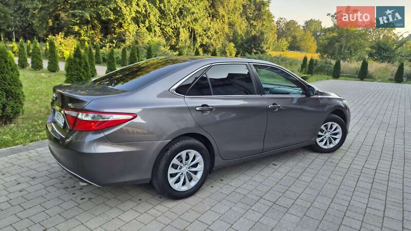 Седан Toyota Camry 2016 в Львові