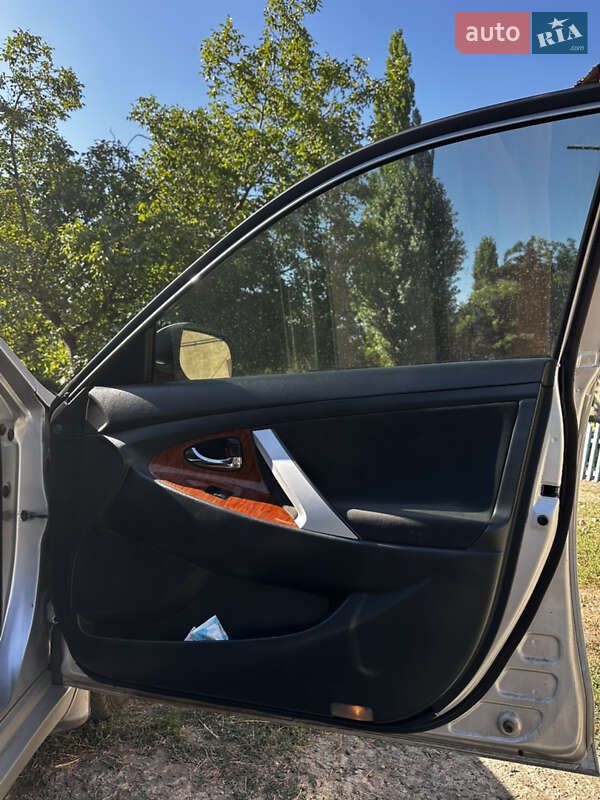 Седан Toyota Camry 2008 в Кривому Розі