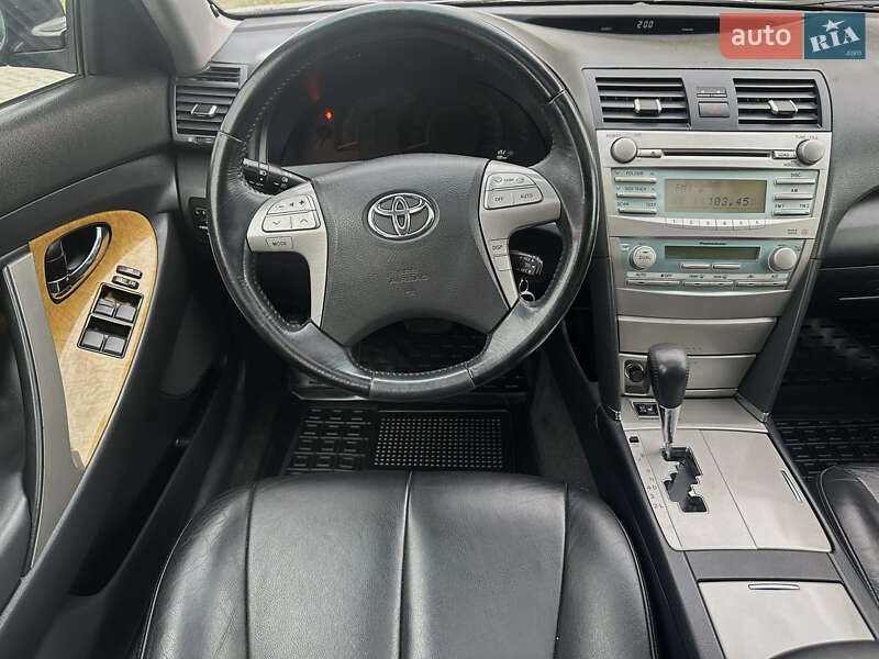 Седан Toyota Camry 2007 в Кропивницком