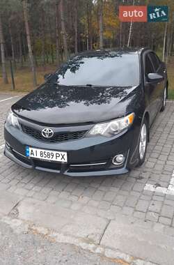 Седан Toyota Camry 2014 в Киеве