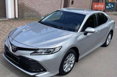 Седан Toyota Camry 2019 в Рівному