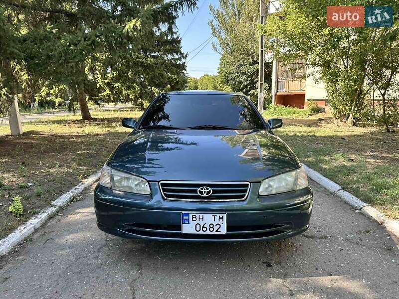 Седан Toyota Camry 2000 в 
